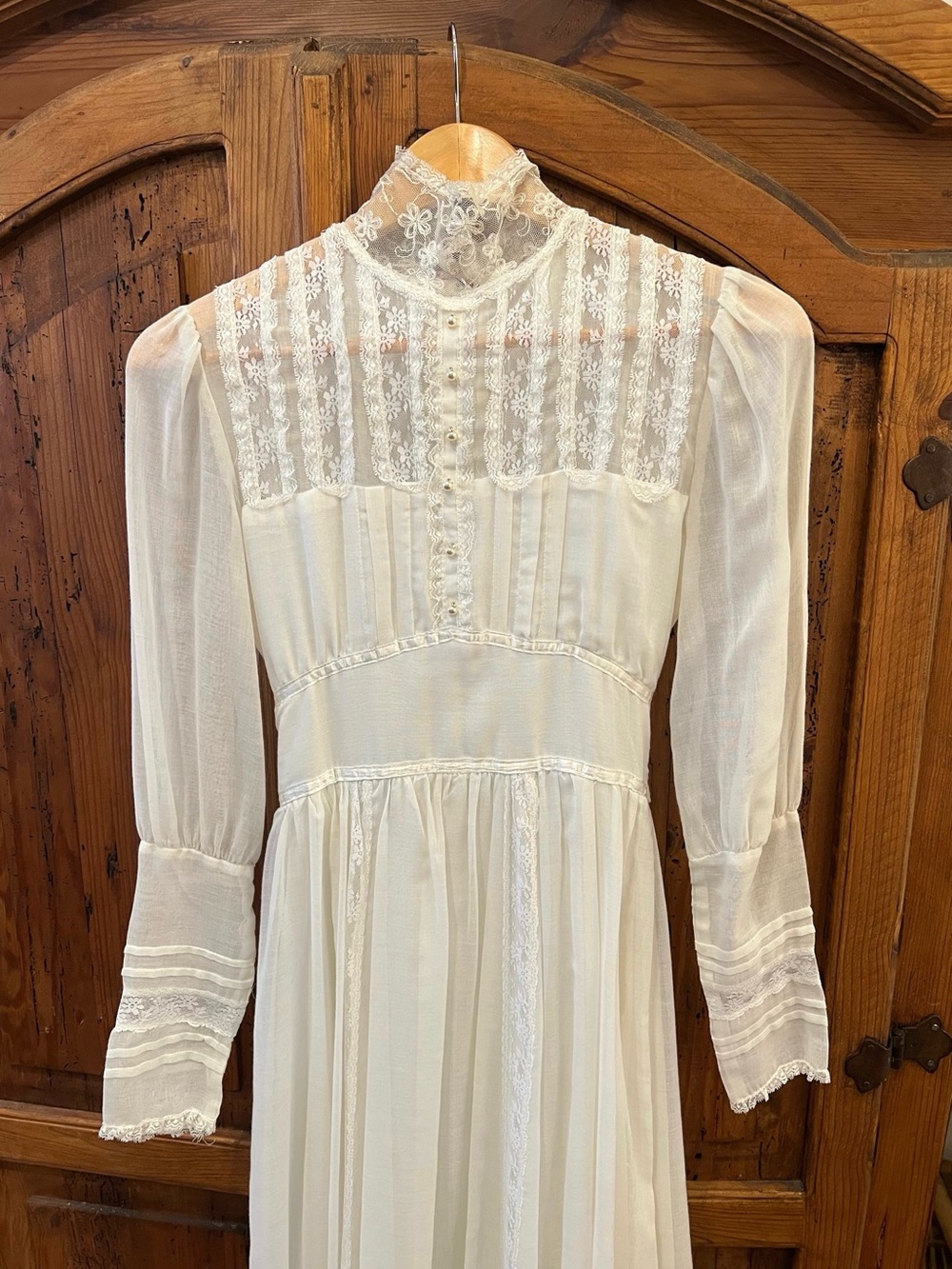 Rare Vintage 1970's Gunne Sax White Lace Bridal Gown Long Sleeves High Neck